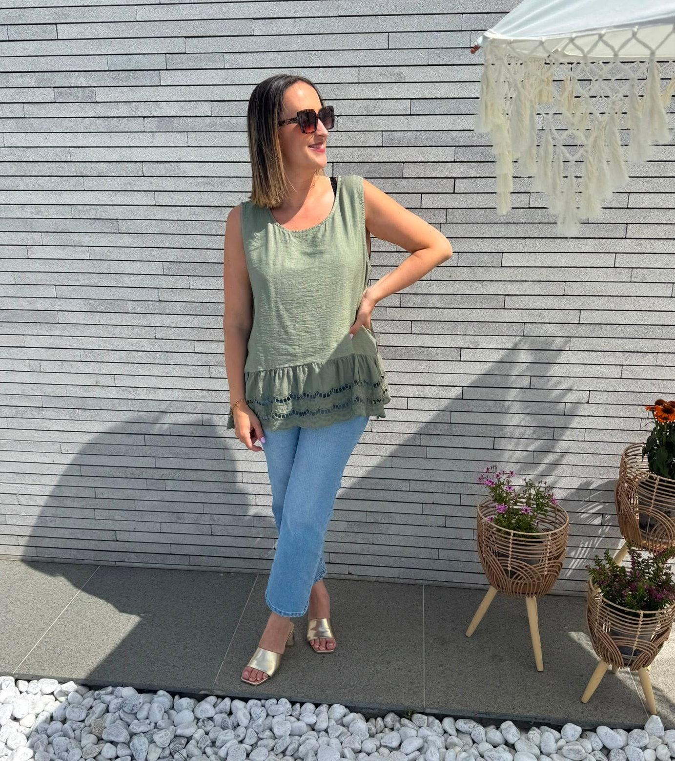 Kaki top met leuk detail onderaan