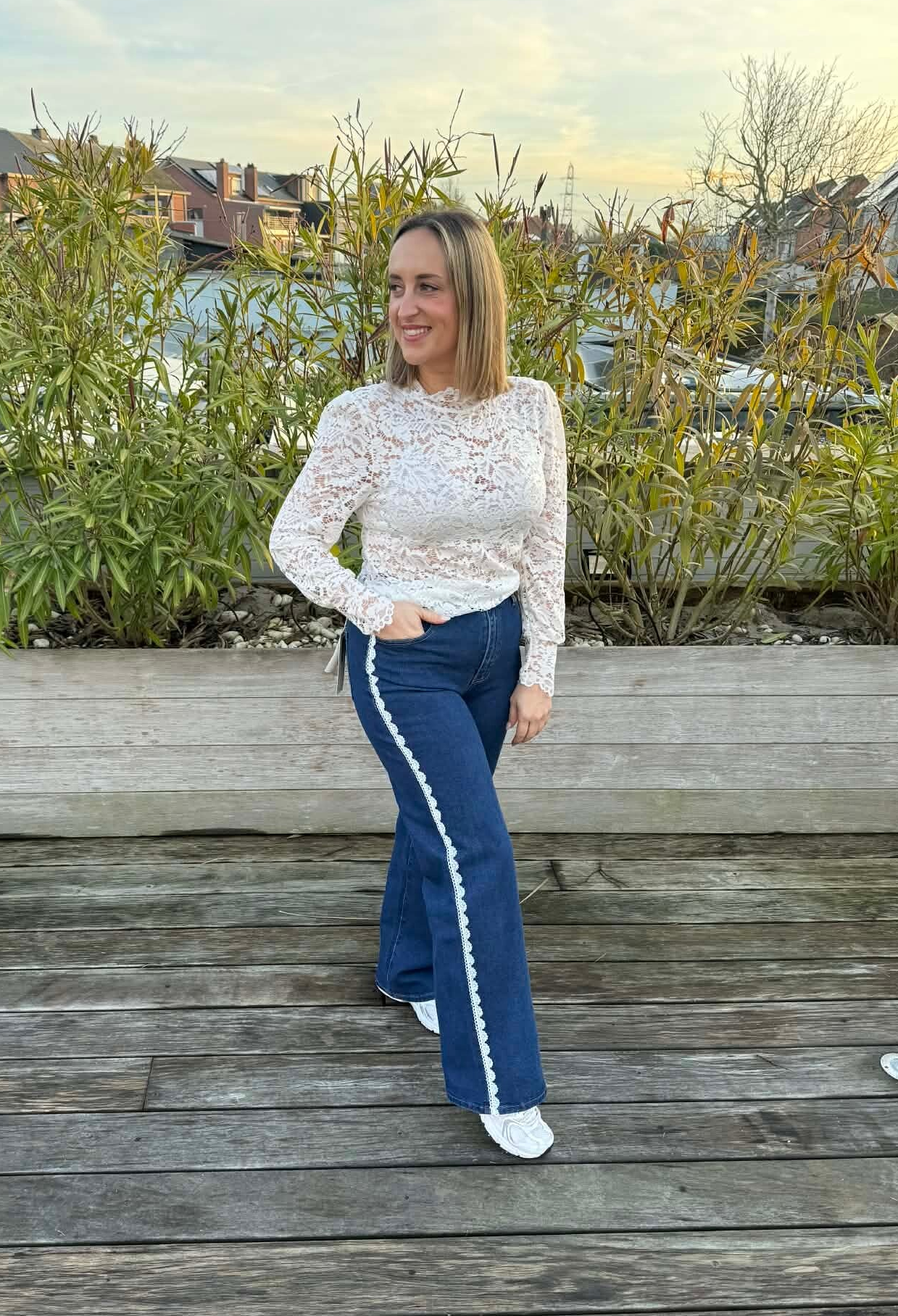Dark jeans lace stripe