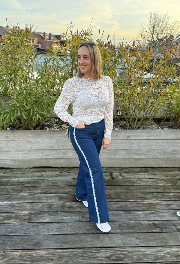 Dark jeans lace stripe