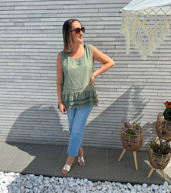 Kaki top met leuk detail onderaan