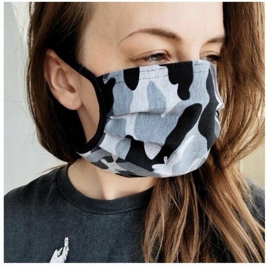 Mondkapje Wasbaar Katoen - Wit Met Zwarte Legerprint