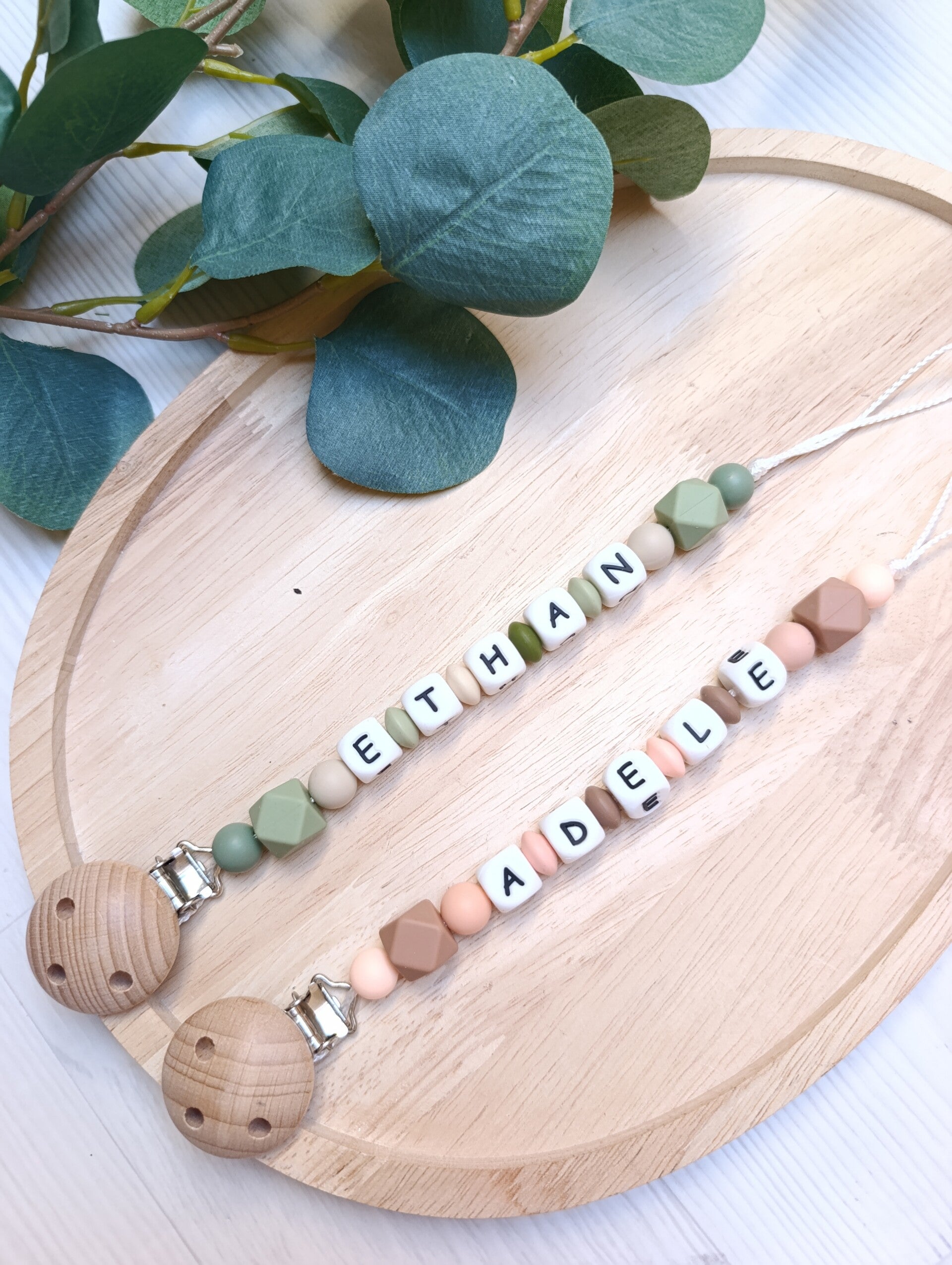 Attache tétine perles hexagonales