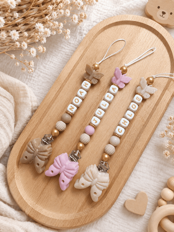 Attache tétine papillon