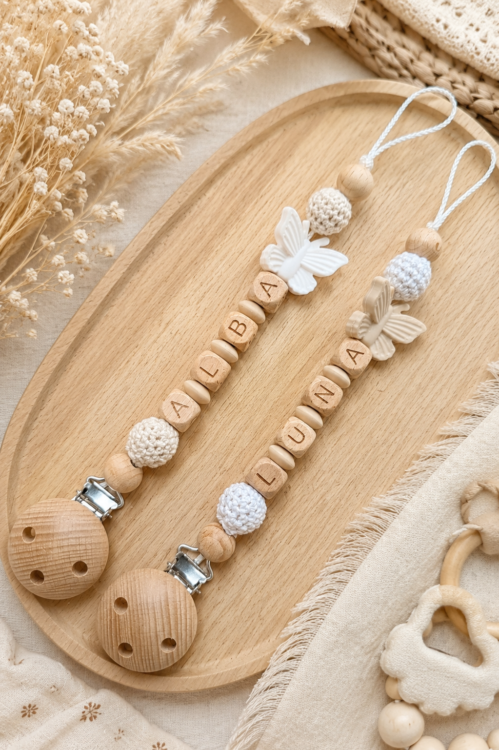 Attache tétine papillon perles crochet
