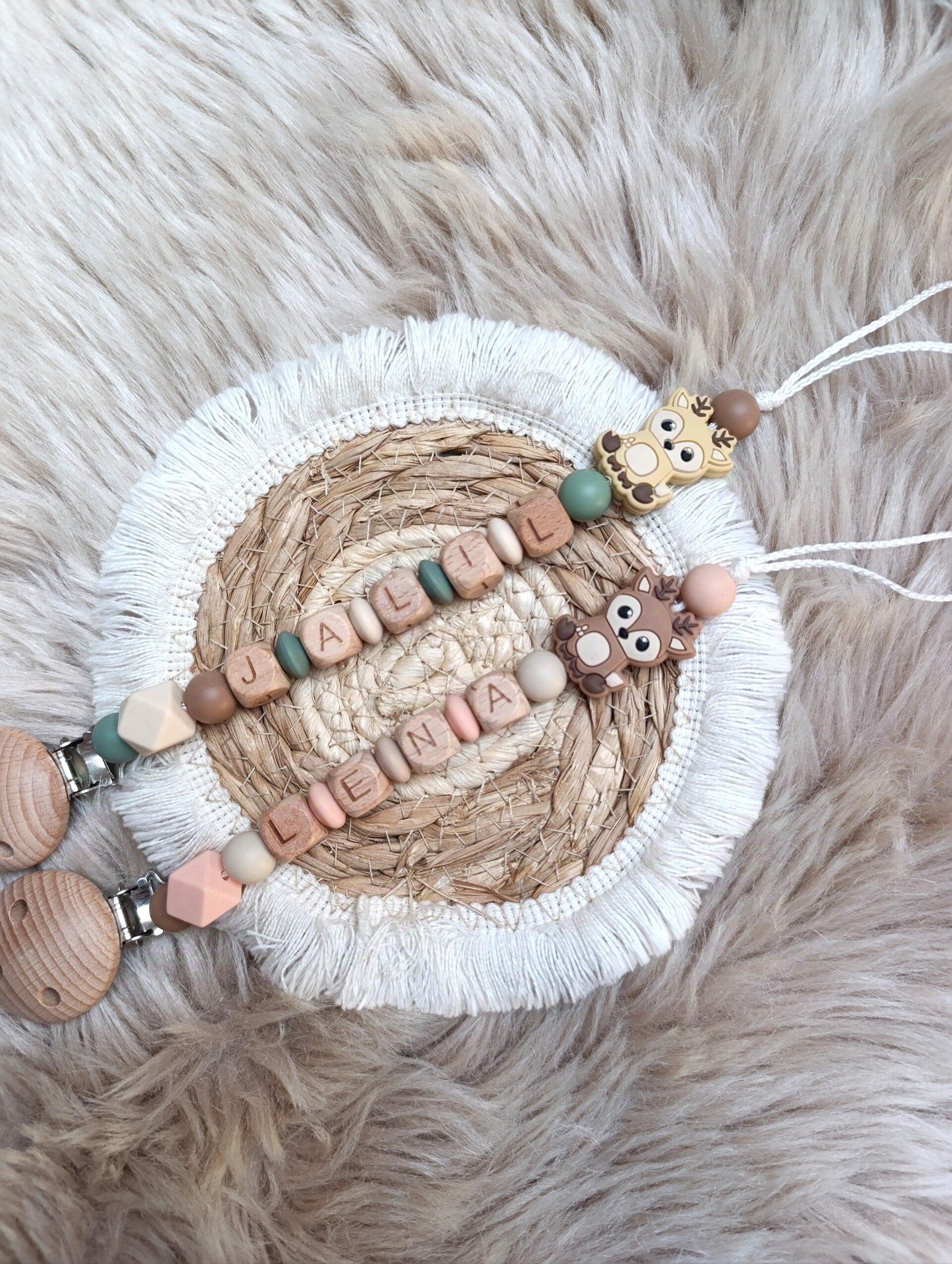 Attache tétine biche