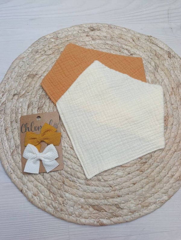 Ensemble bavoirs bandana + barrettes noeud