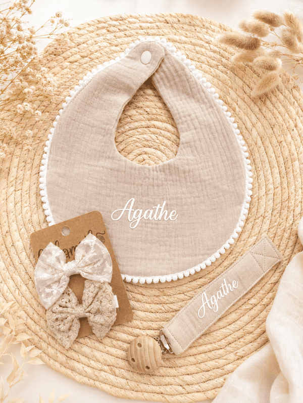 Ensemble cadeau bébé bavoir attache tétine barrettes