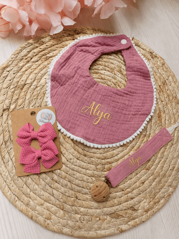 Ensemble cadeau bébé bavoir attache tétine barrettes