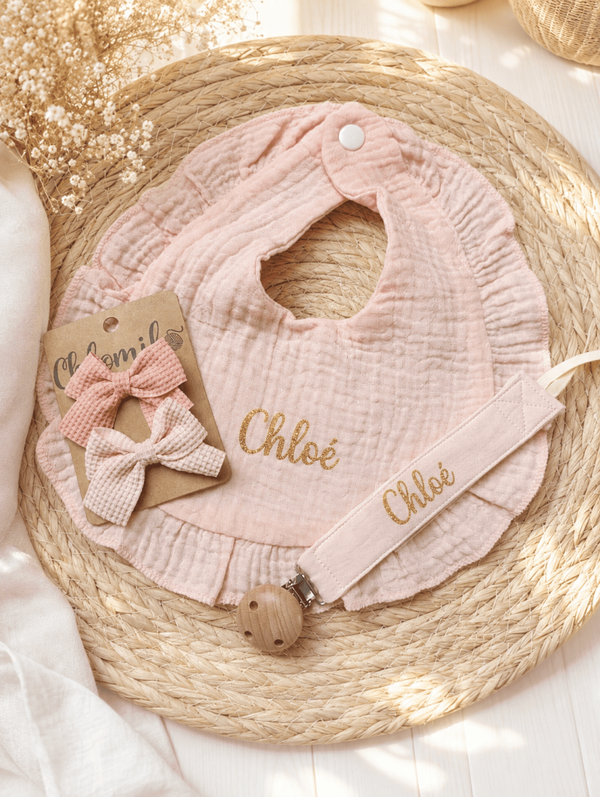 Ensemble cadeau bébé bavoir attache tétine barrettes