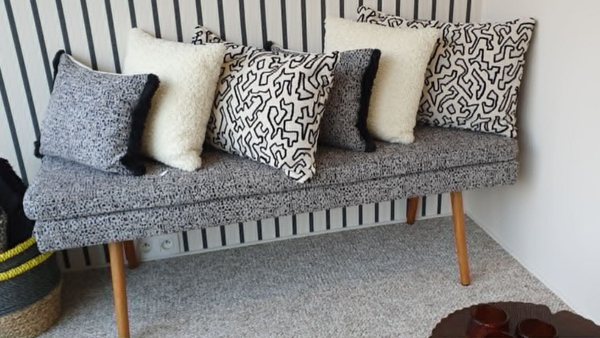 Banquette Black & White