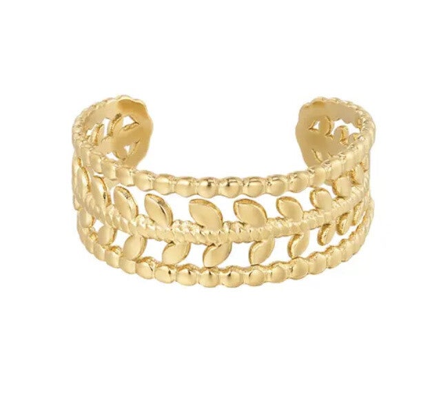 Ring met blaadjes