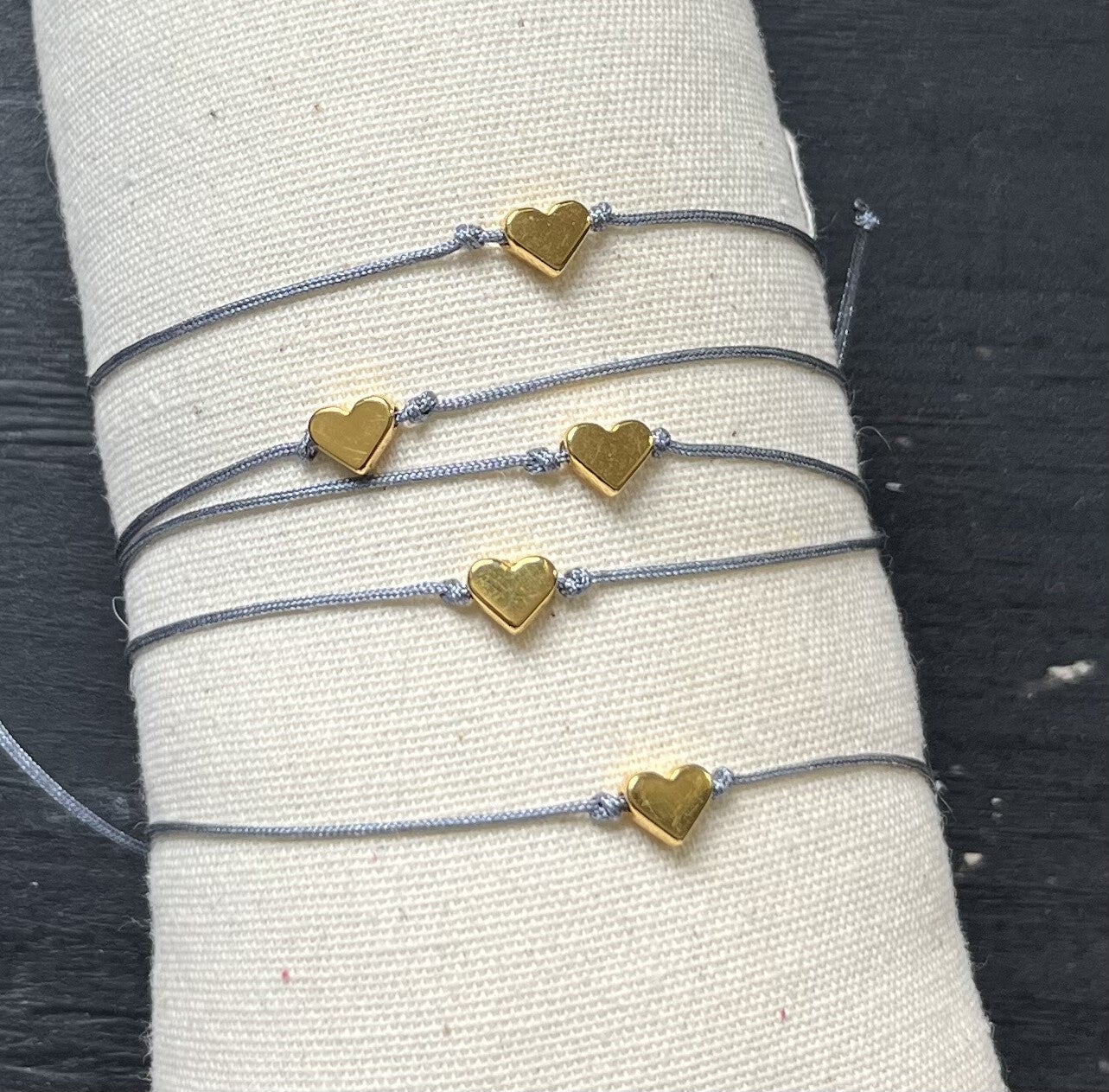 Armbandje met solide hartje