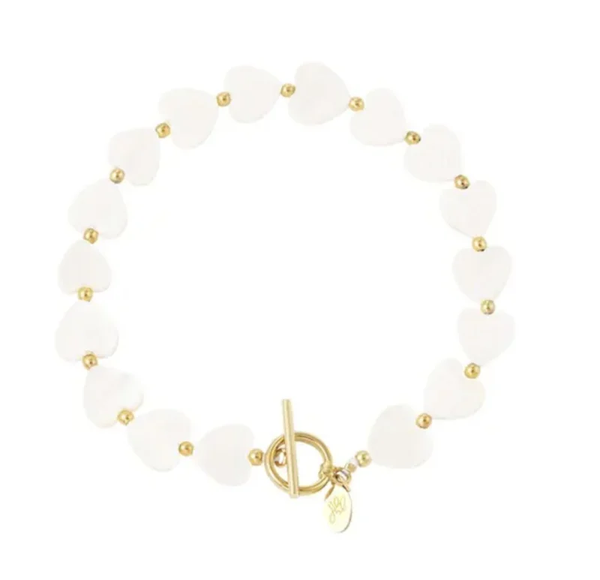 Armband met witte hartjes