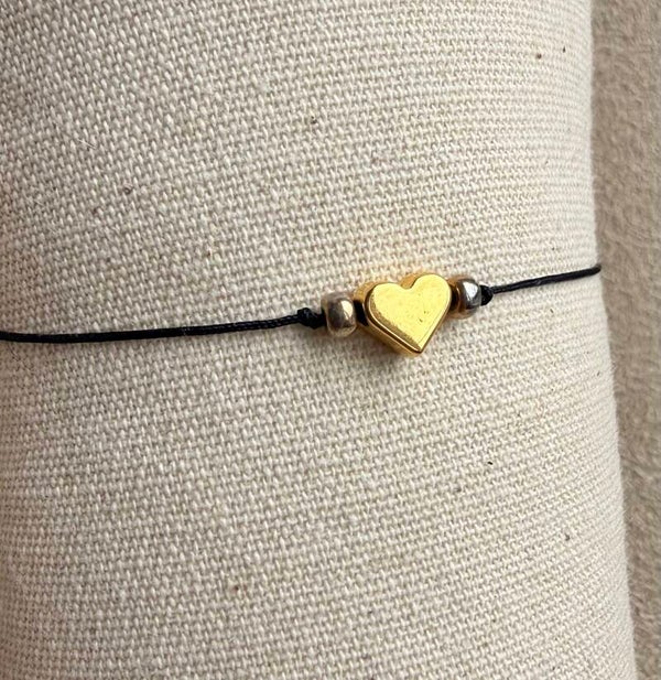 Armbandje met solide hartje