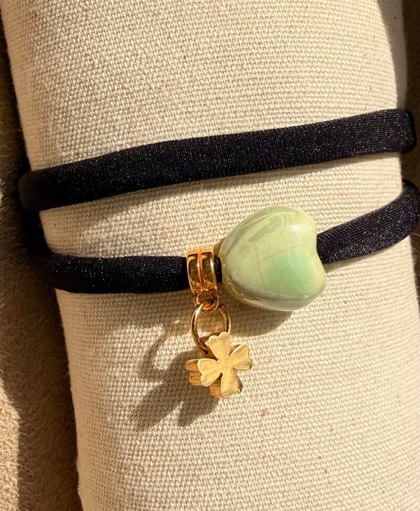 Armbandje met groen hart en klavertje 4