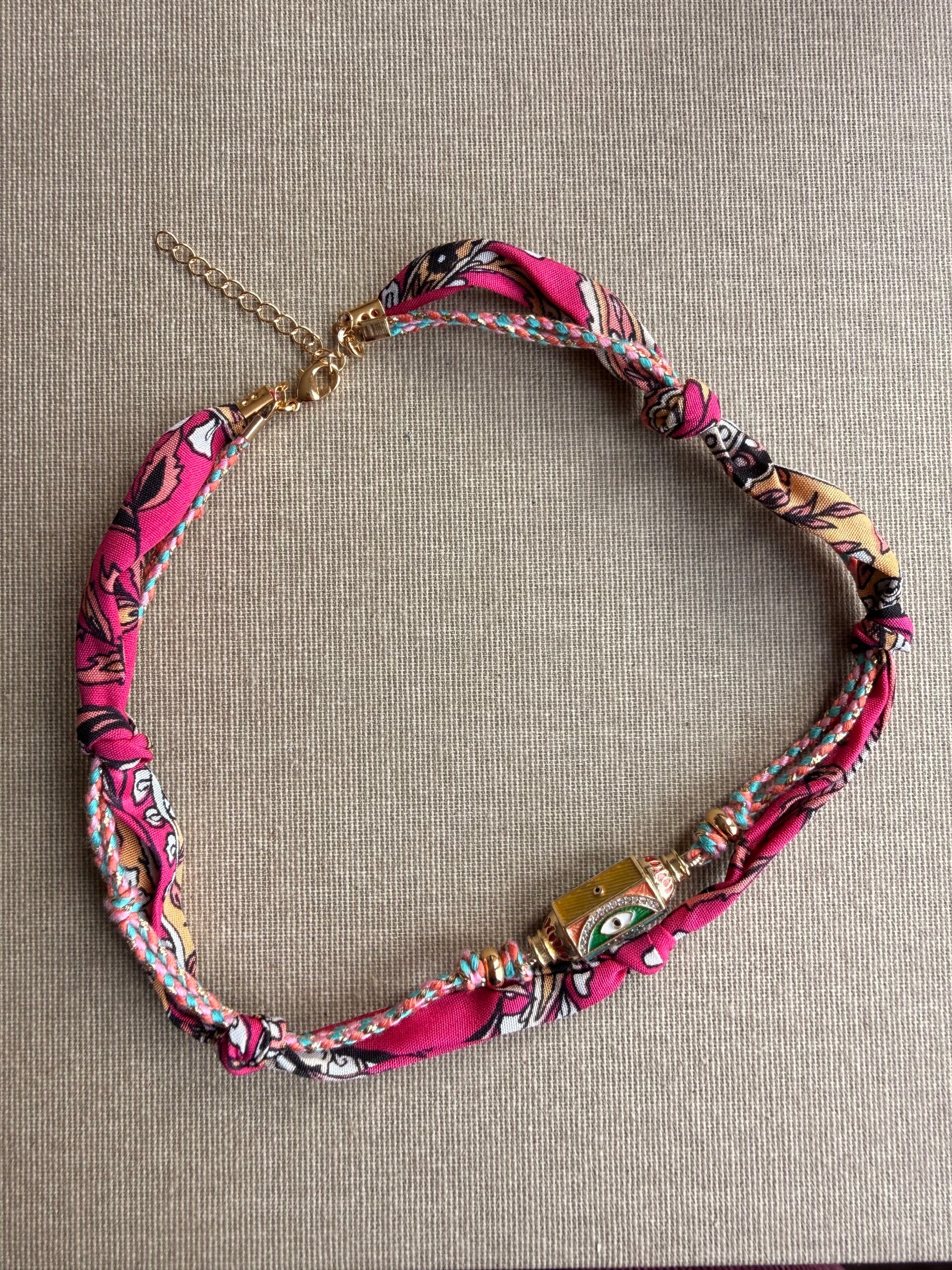 Ketting Stof en Will Bedel