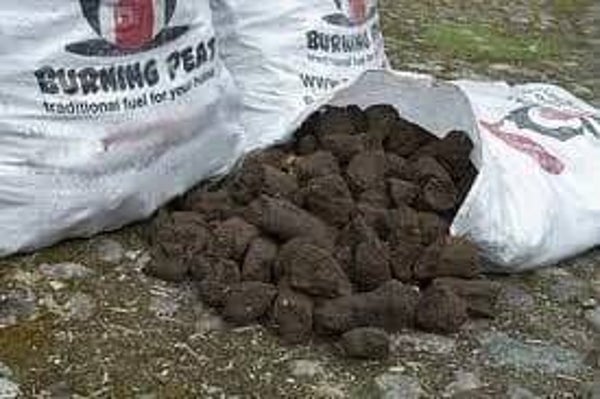 Full Bulk Pallet of Peat (approx. 25-30kg) 30 bags