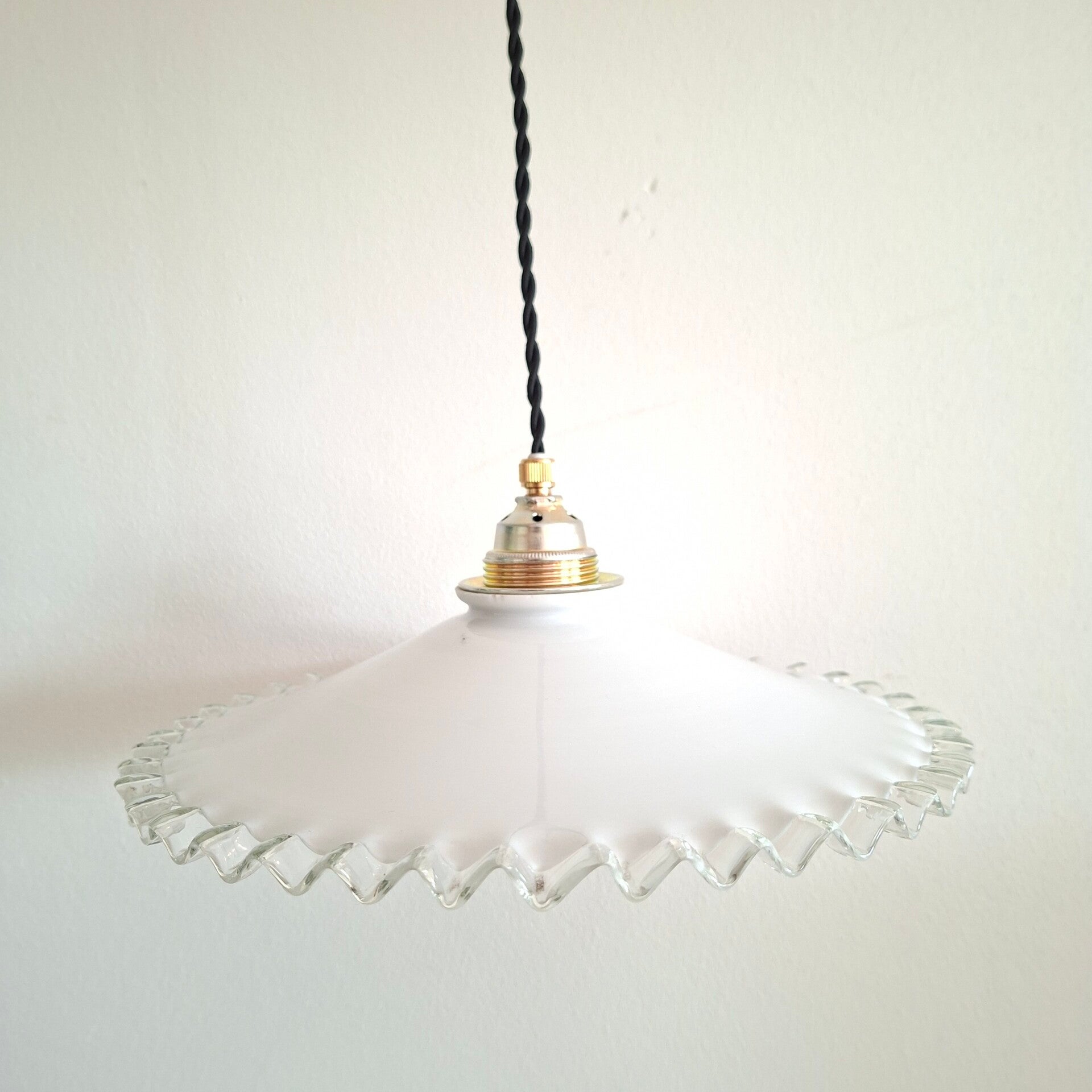 Opaline wit gekarteld