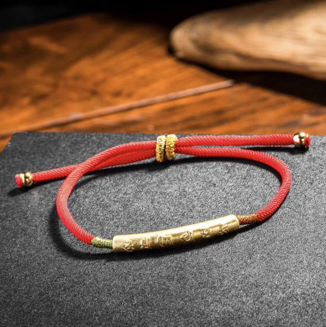 Bracelet tibétain fil rouge en argent porte bonheur bouddhiste- "Attirez la Chance"