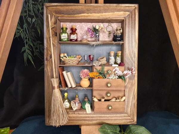 Miniatuur Witch Cabinet/curiosa kast Medium