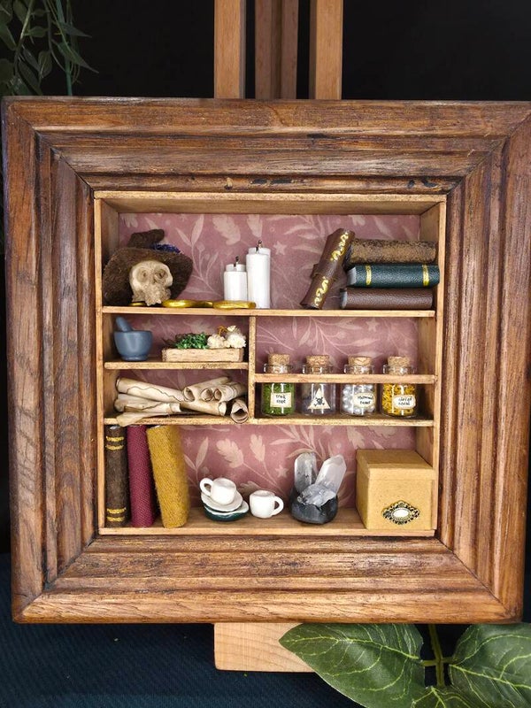 Miniatuur Witch Cabinet/curiosa kast Medium