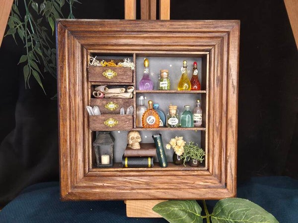 Miniatuur Witch Cabinet/curiosa kast Medium
