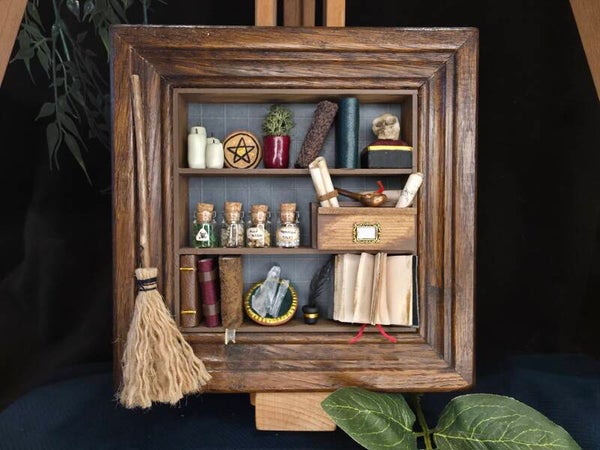Miniatuur Witch Cabinet/curiosa kast Medium