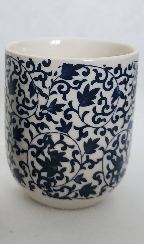 Tasse à motifs bleus