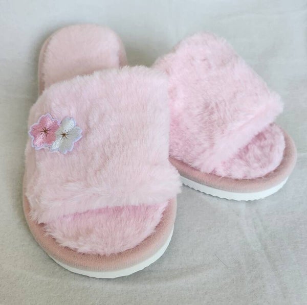 Chaussons roses ouverts