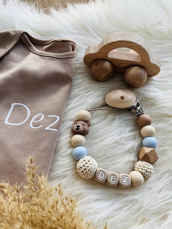 cadeauset speenkoord, romper en speelgoed auto