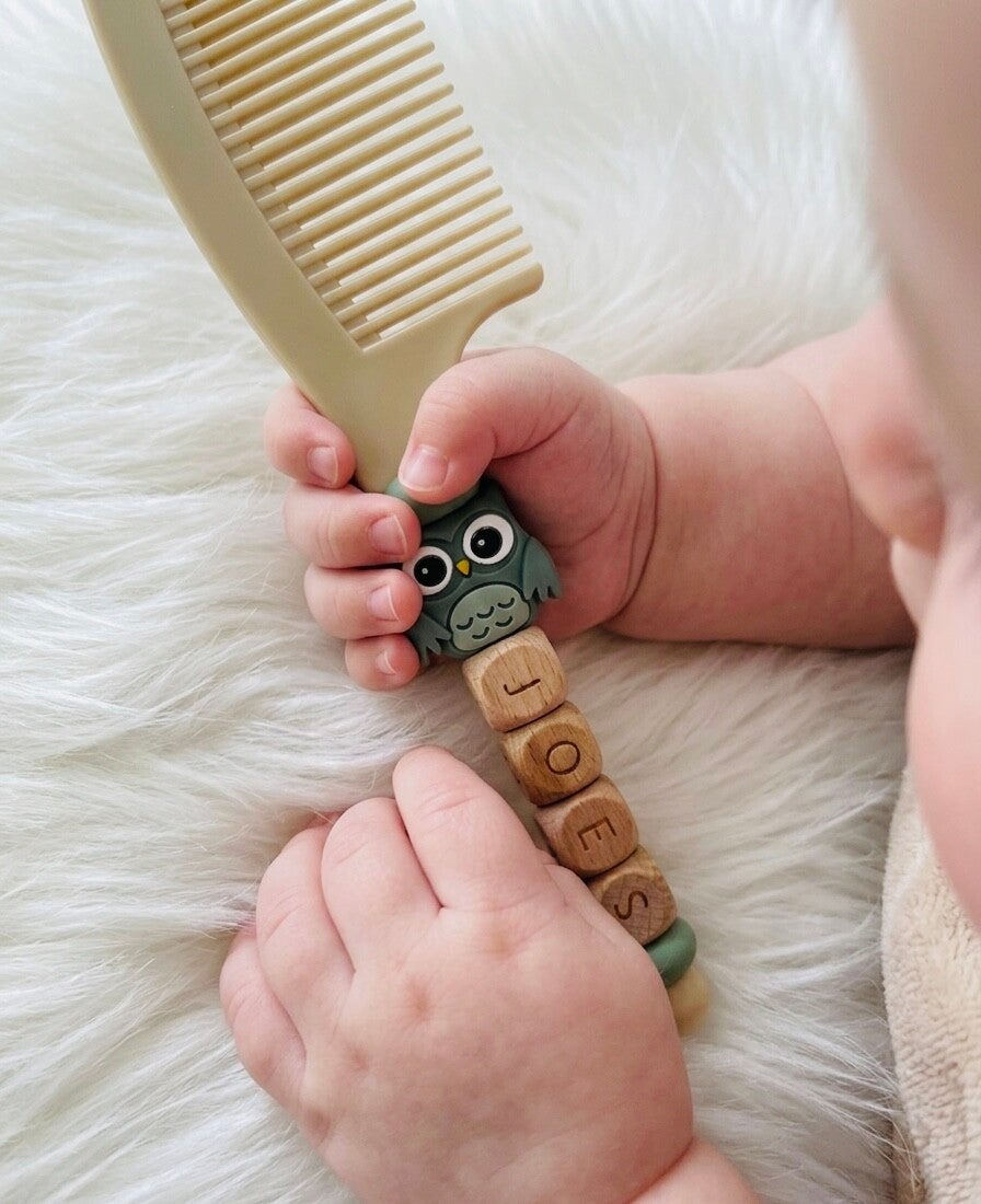 babykam met naam & kralen uil groen