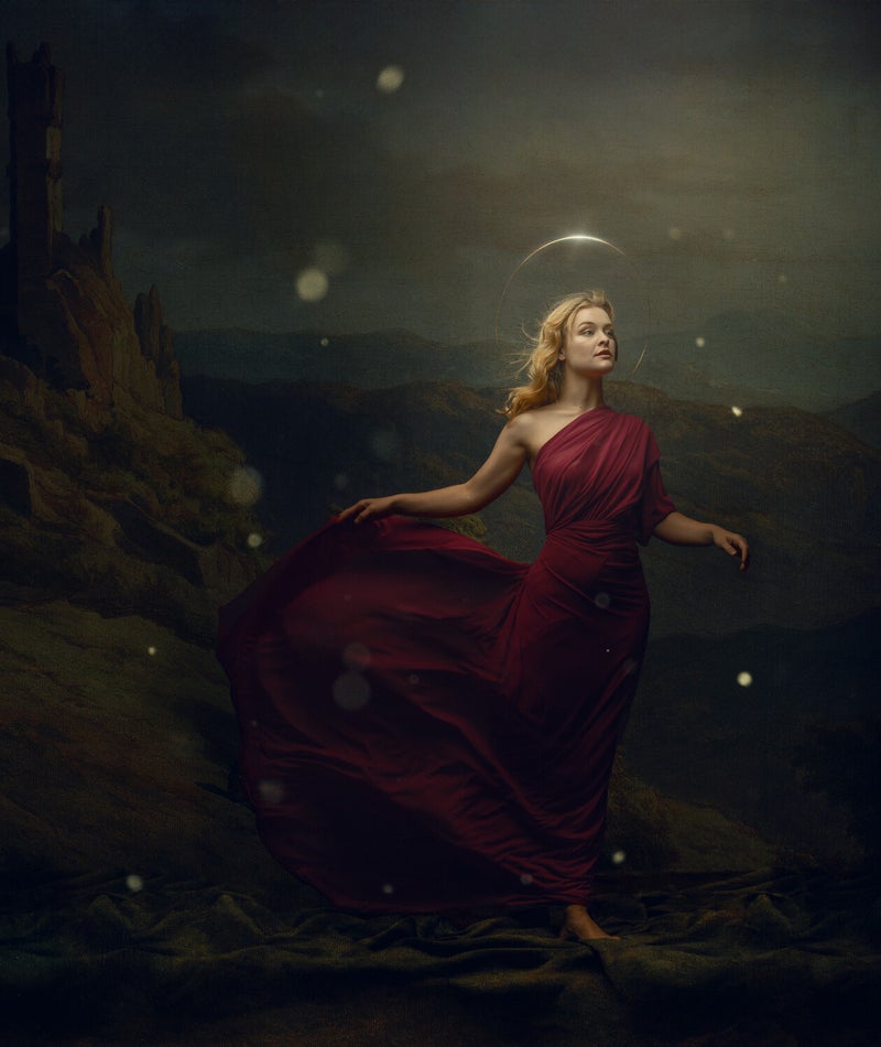 Ace Photography Nederland Fine Art fotoshoot van een dame in een handgemaakte rode jurk en een roos in haar handen
