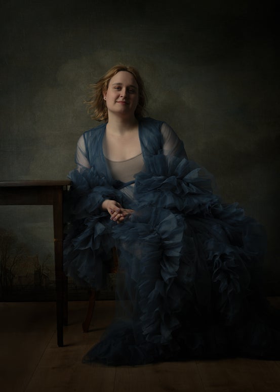 Ace PHotography Painterly Portret fotoshoot van jonge dame in tulle jas