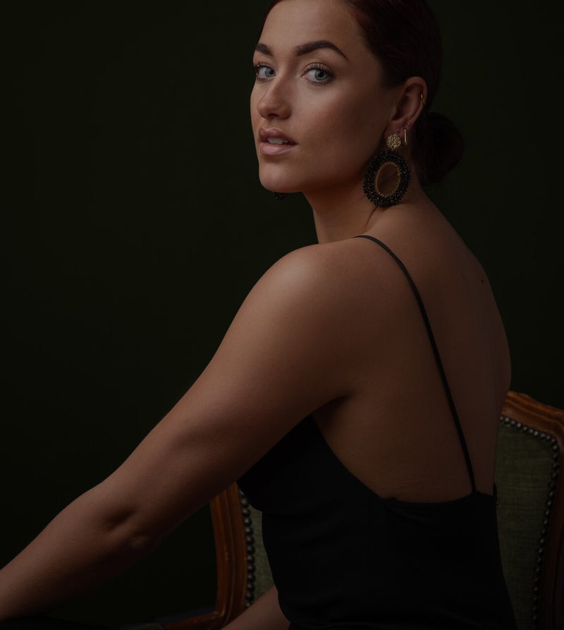 Ace Photography Nederland Portret fotoshoot dame met blauwe ogen en glamour uitstraling