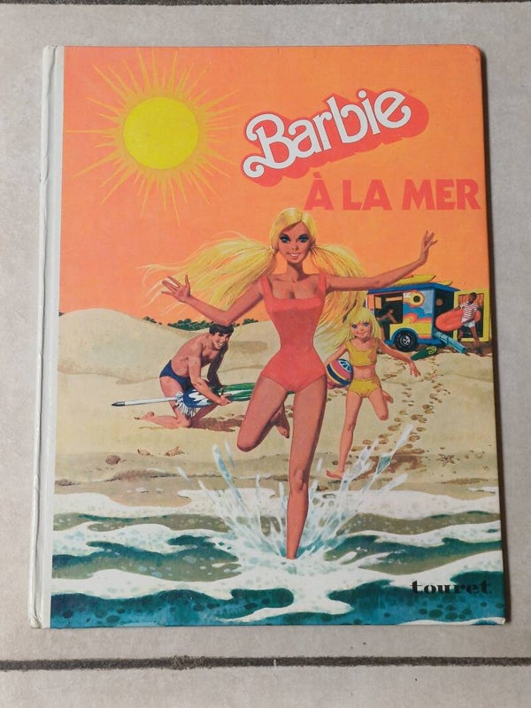 Bd vintage Barbie à la mer.