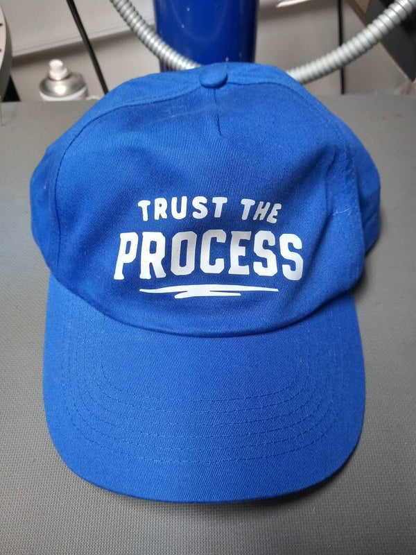 Cobalt blauwe pet trust the process
