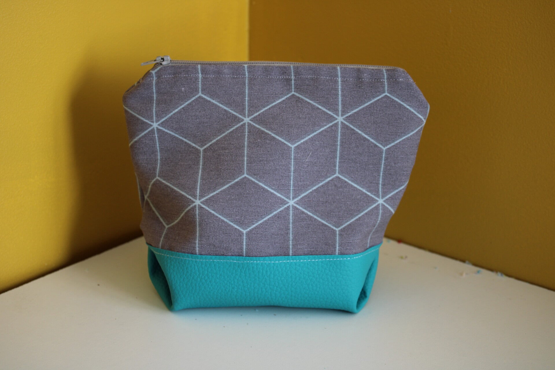 Trousse de toilette - plusieurs coloris disponibles