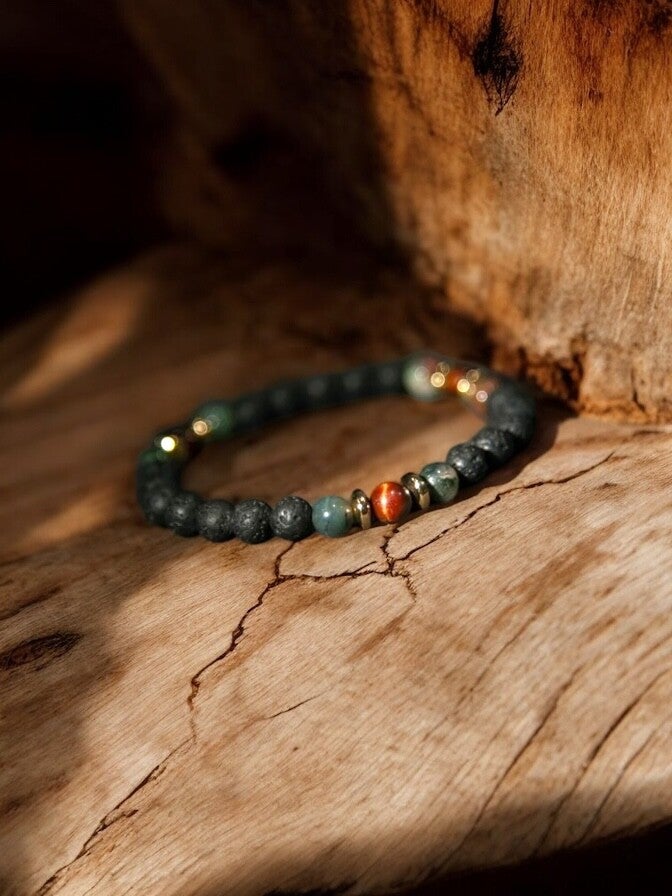 Armband - Lavastein, Indischer Achat & rotes Tigerauge mit Goldperlen