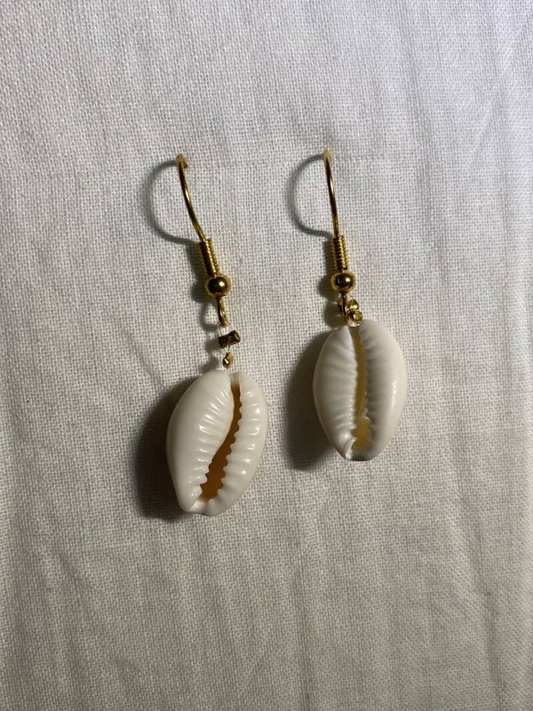 schelpen oorbelletjes