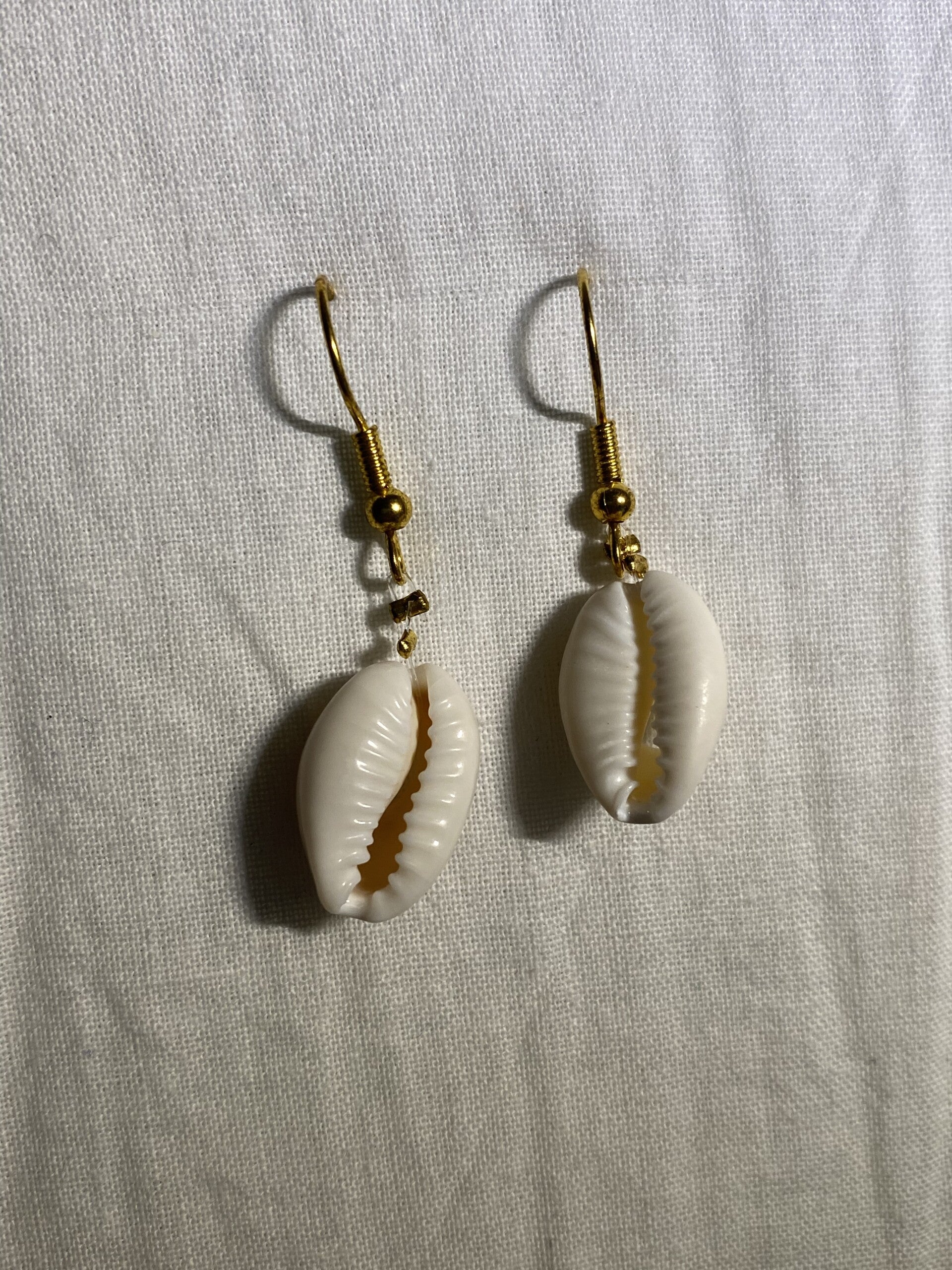 schelpen oorbelletjes