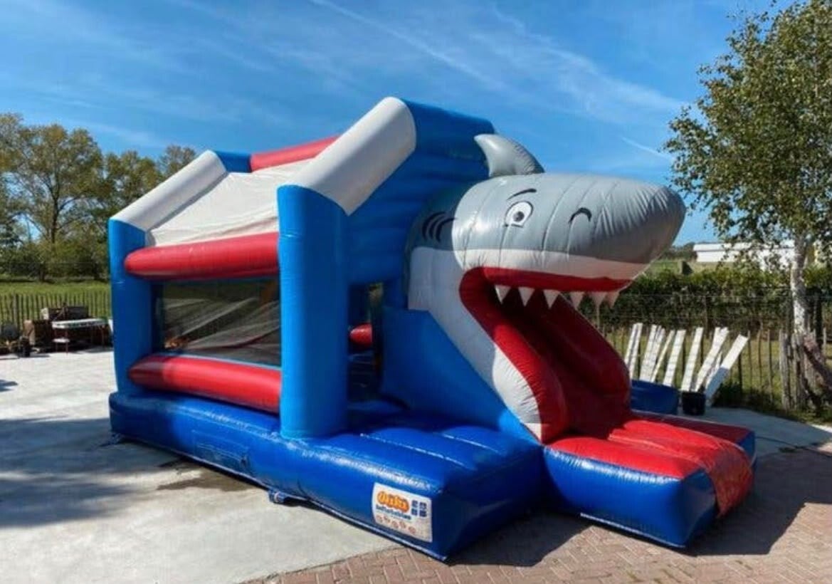 Super haai springkussen met glijbaan