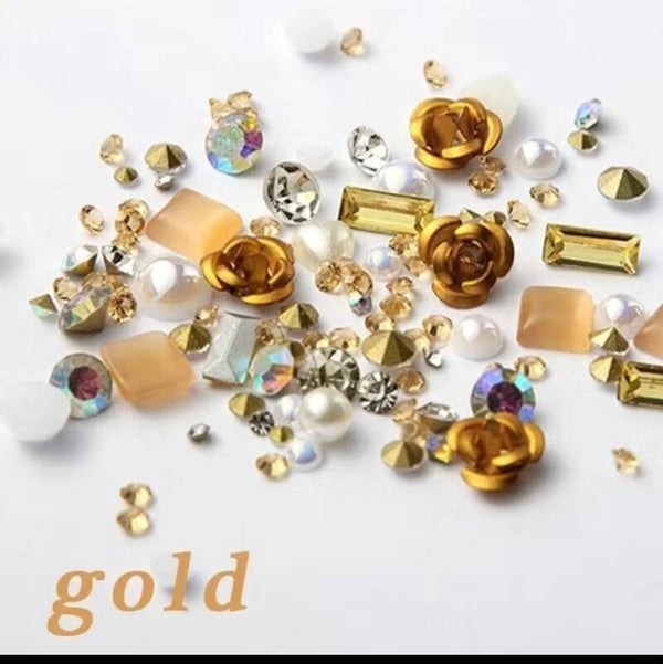 Nailart bloemen en rhinestones mix