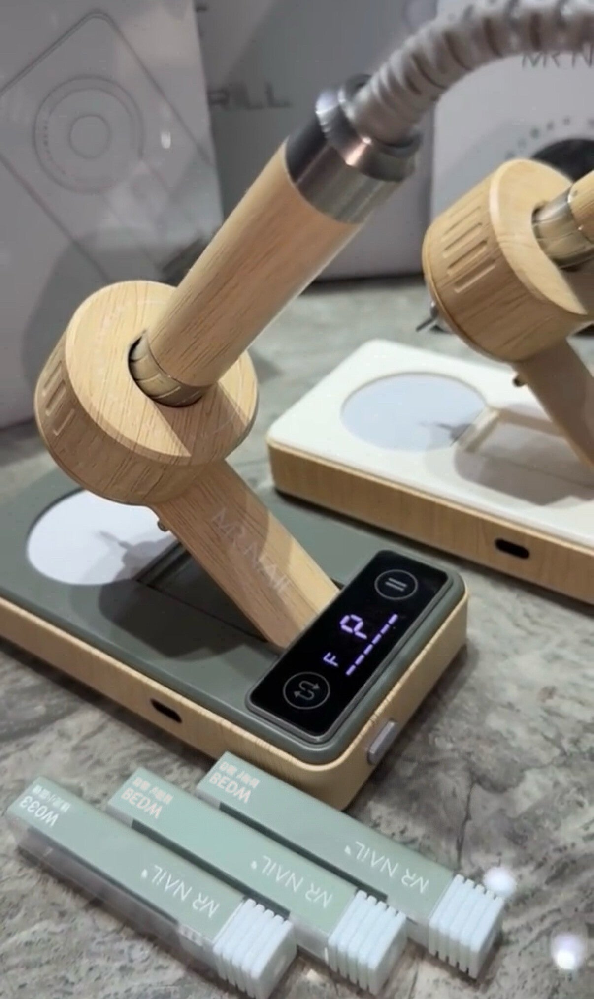 MR NAIL SPACE E-file NIEUW