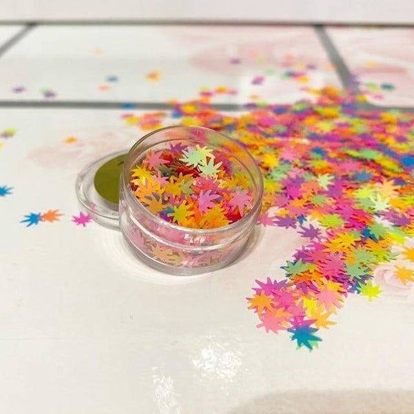 Nailart mix kleuren weed blaadjes