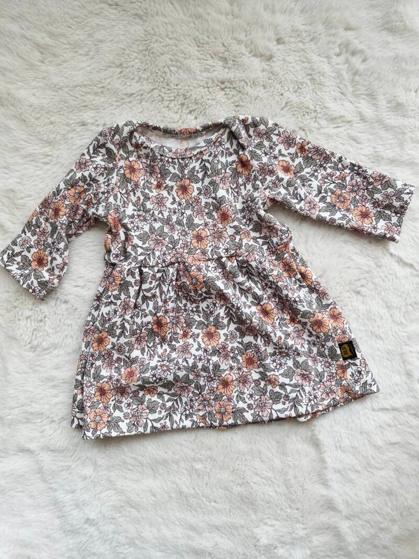 Jurkje 62 rib takjes groen, perzik bloem