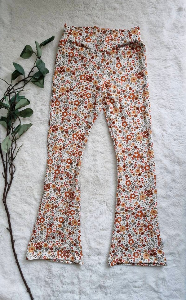 Legging  of flare autumn flowers