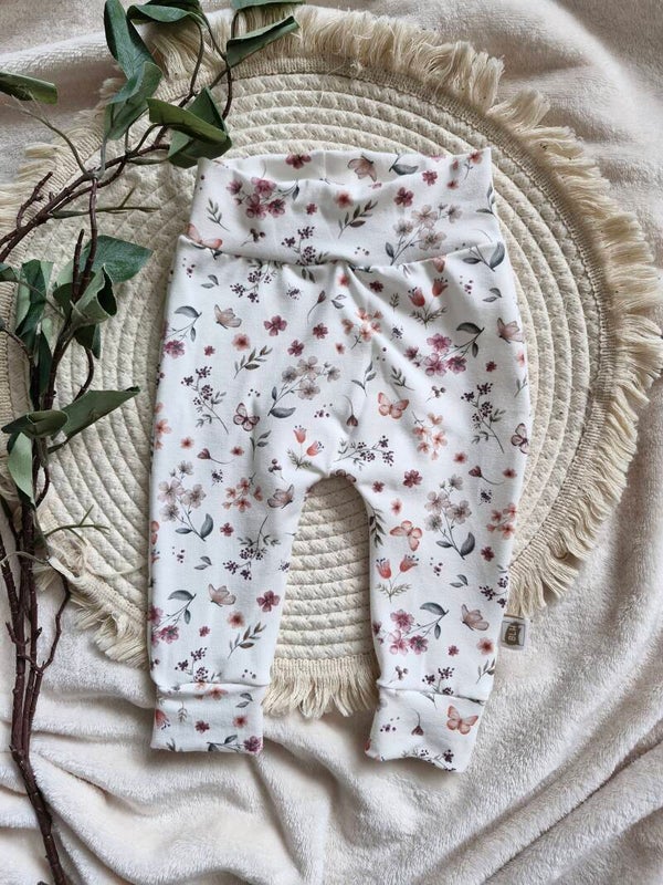 Broekje 62 flowers and butterflies