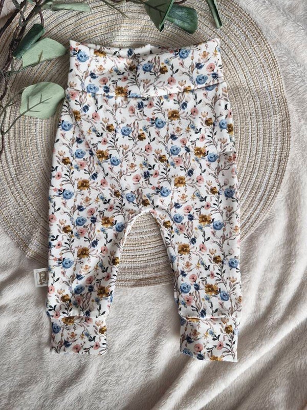 Baby broekje blauw bloemetje