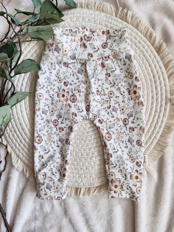 Maatje 62 broekje pastel flowers