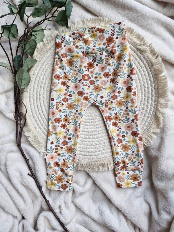 Broekje maat 80 bruin geel bloemenprint